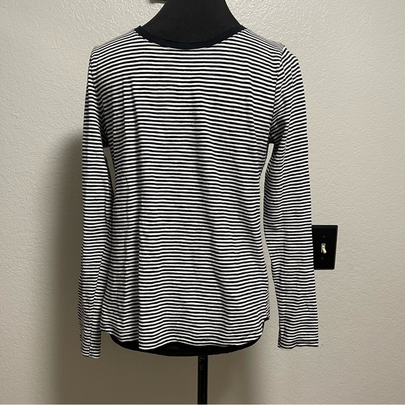 Old Navy Everywear Long Sleeve Crewneck Striped Top MEDIUM - Picture 6 of 7
